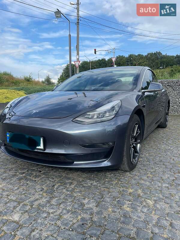 Tesla Model 3 2020
