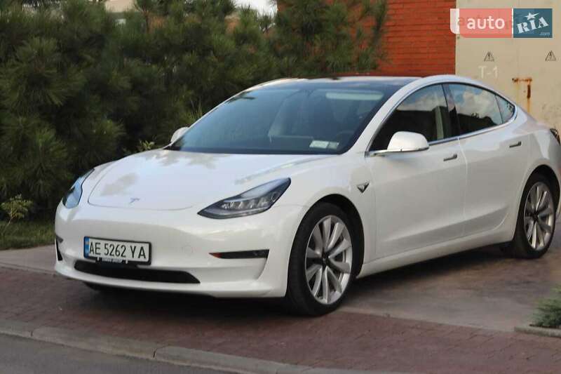 Tesla Model 3 2020