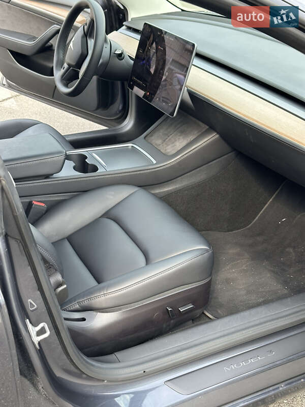 Седан Tesla Model 3 2022 в Виннице