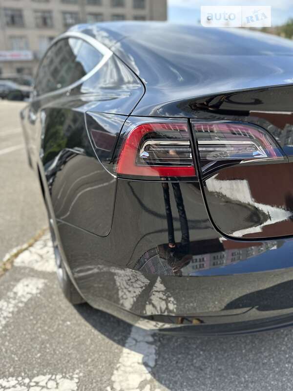 Седан Tesla Model 3 2018 в Киеве