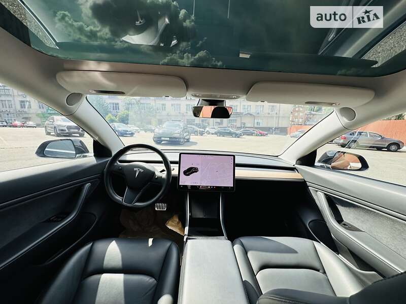 Седан Tesla Model 3 2018 в Киеве
