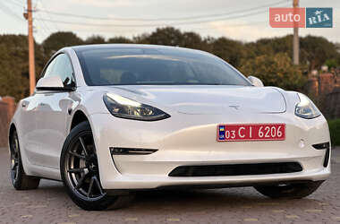 Седан Tesla Model 3 2022 в Ровно
