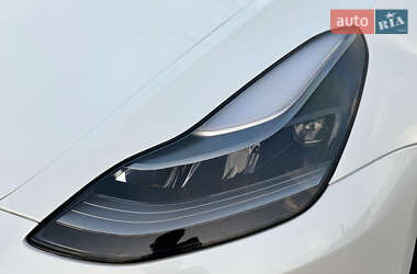 Седан Tesla Model 3 2022 в Ровно