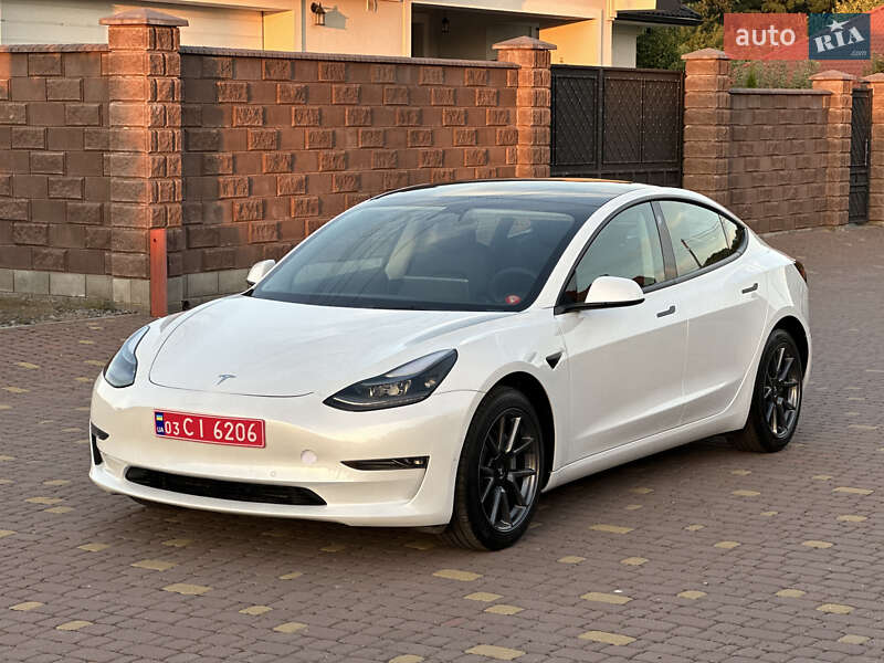 Седан Tesla Model 3 2022 в Ровно