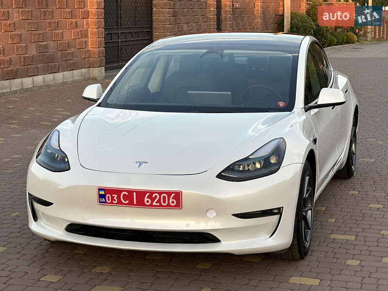 Седан Tesla Model 3 2022 в Ровно