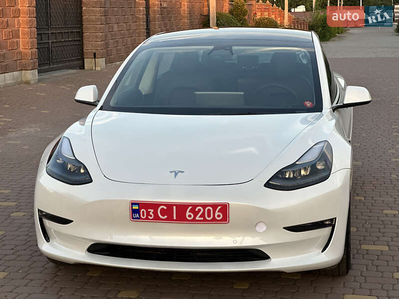Седан Tesla Model 3 2022 в Ровно