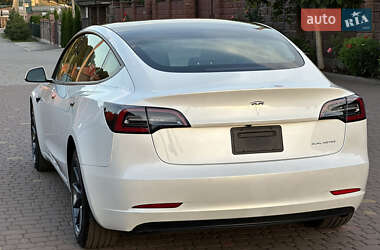 Седан Tesla Model 3 2022 в Ровно