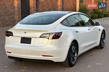 Седан Tesla Model 3 2022 в Ровно