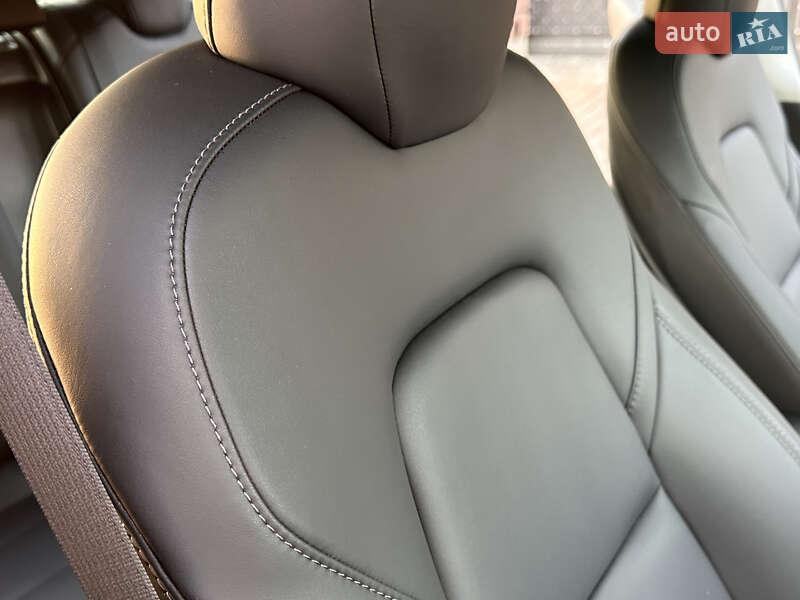 Седан Tesla Model 3 2022 в Ровно