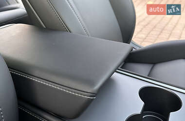 Седан Tesla Model 3 2022 в Ровно