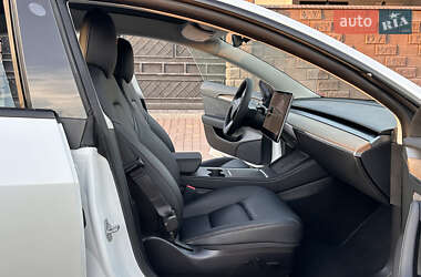 Седан Tesla Model 3 2022 в Ровно