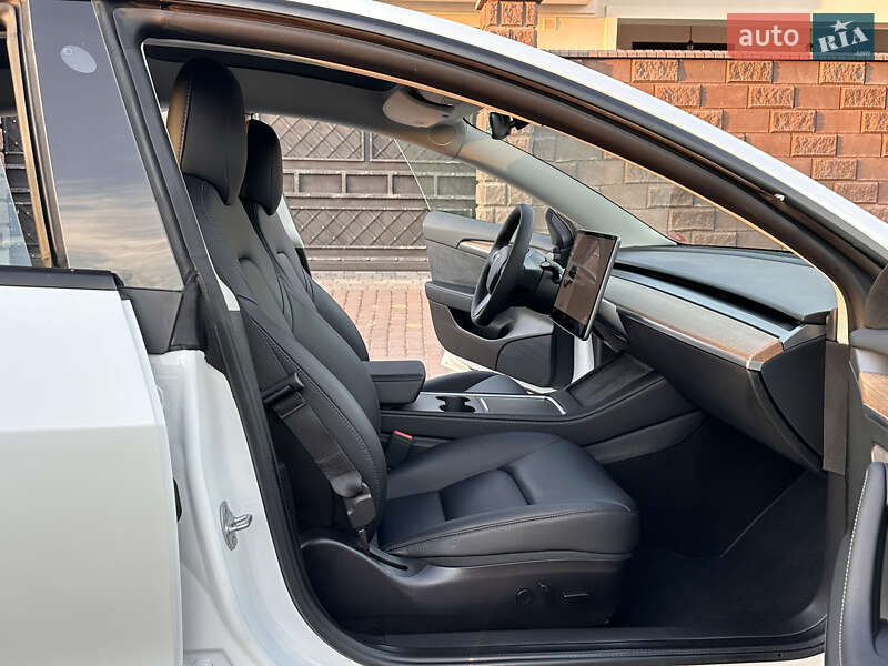Седан Tesla Model 3 2022 в Ровно