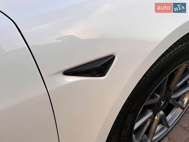 Седан Tesla Model 3 2022 в Ровно