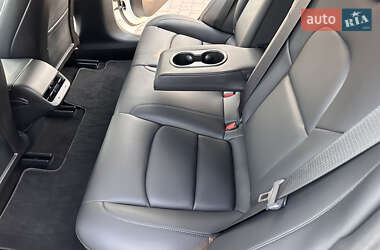 Седан Tesla Model 3 2022 в Ровно