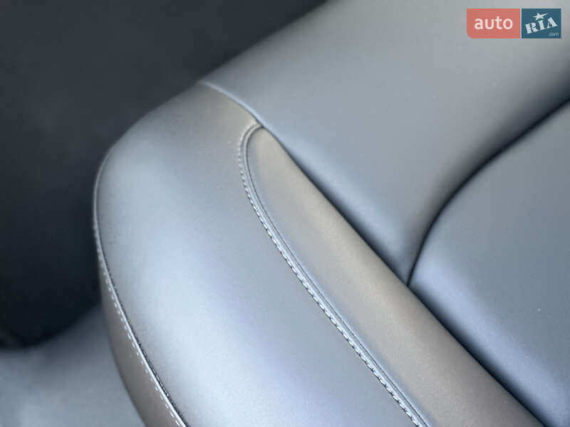 Седан Tesla Model 3 2022 в Ровно