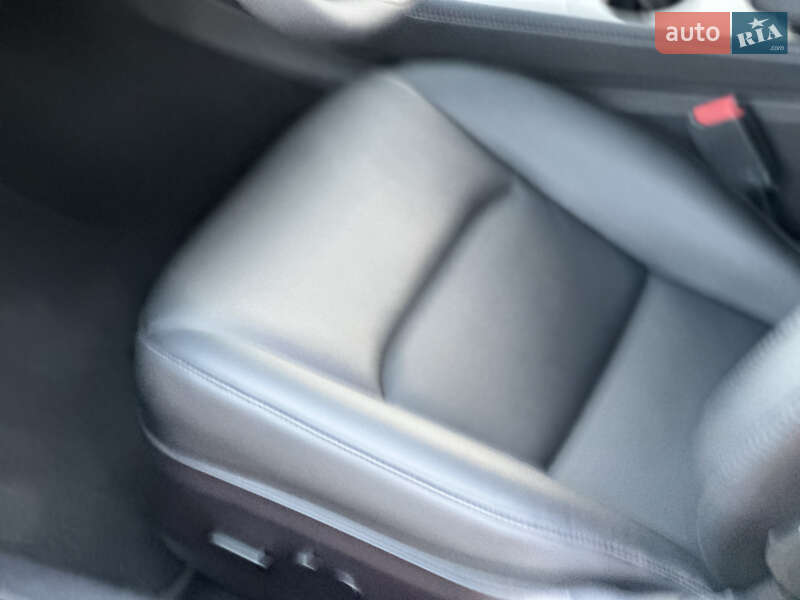 Седан Tesla Model 3 2022 в Ровно