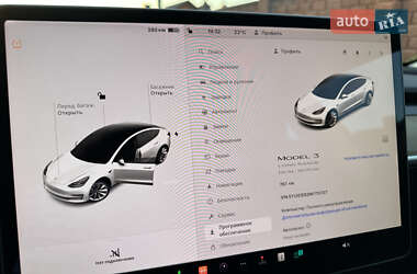 Седан Tesla Model 3 2022 в Ровно