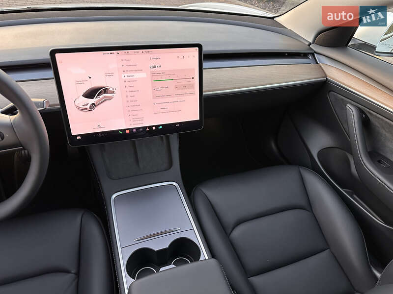 Седан Tesla Model 3 2022 в Ровно
