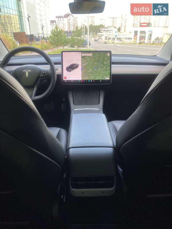 Седан Tesla Model 3 2022 в Хмельницком