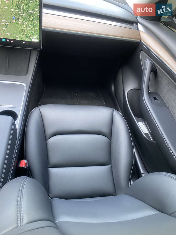 Седан Tesla Model 3 2022 в Хмельницком