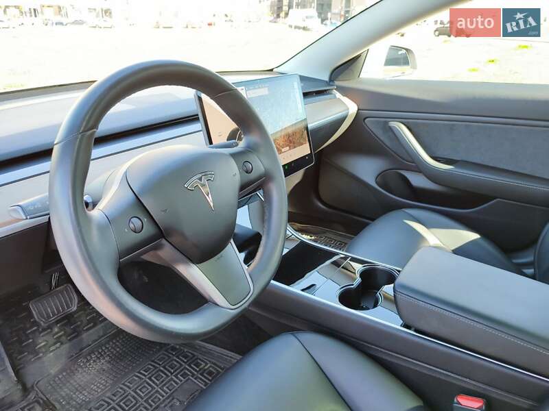 Седан Tesla Model 3 2019 в Киеве