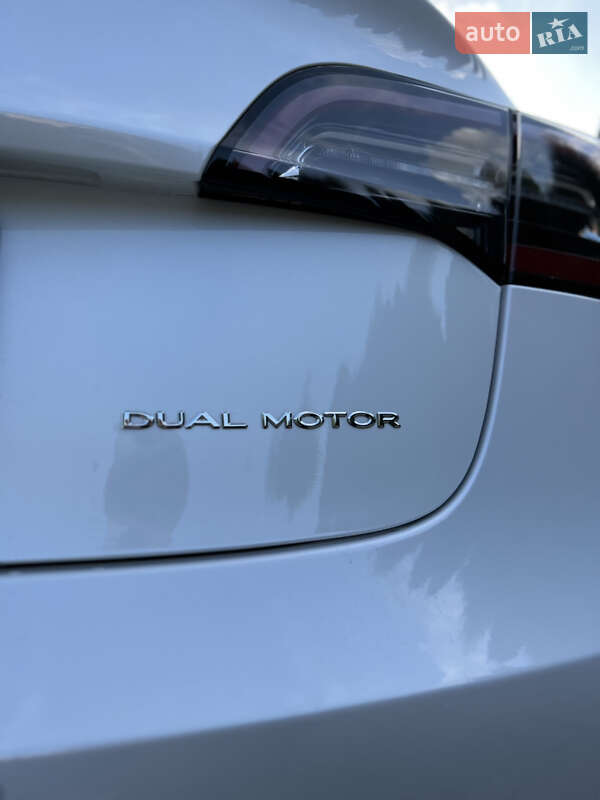 Седан Tesla Model 3 2021 в Самборе