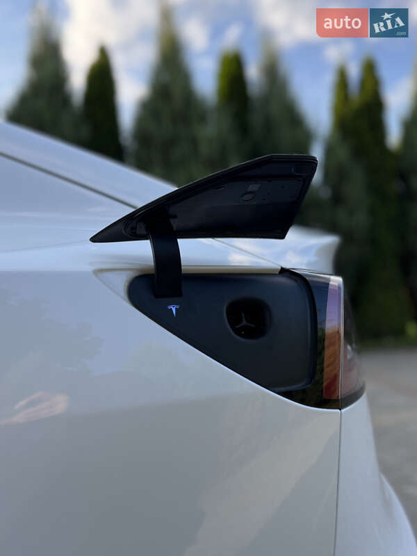Седан Tesla Model 3 2021 в Самборі