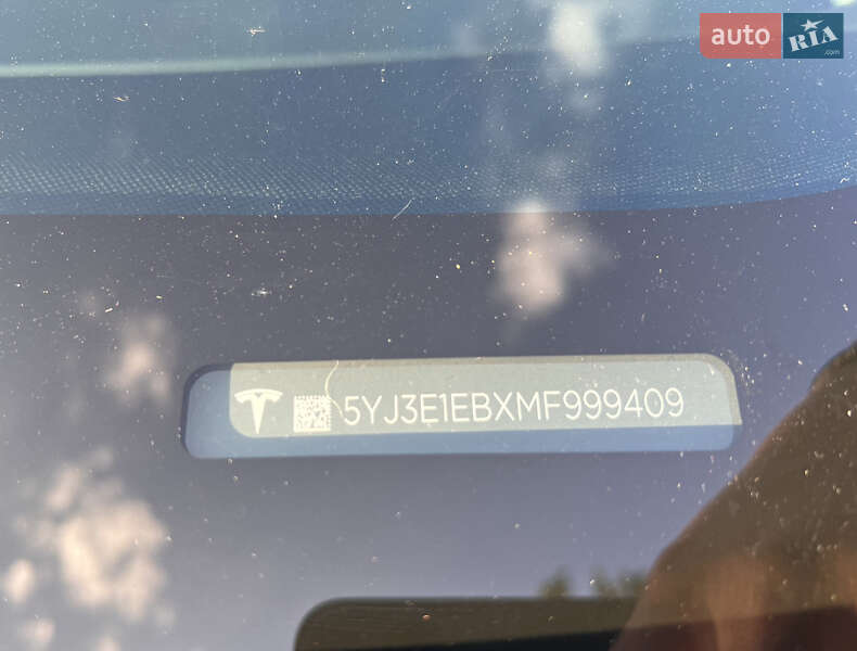 Седан Tesla Model 3 2021 в Самборі