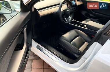 Седан Tesla Model 3 2020 в Киеве