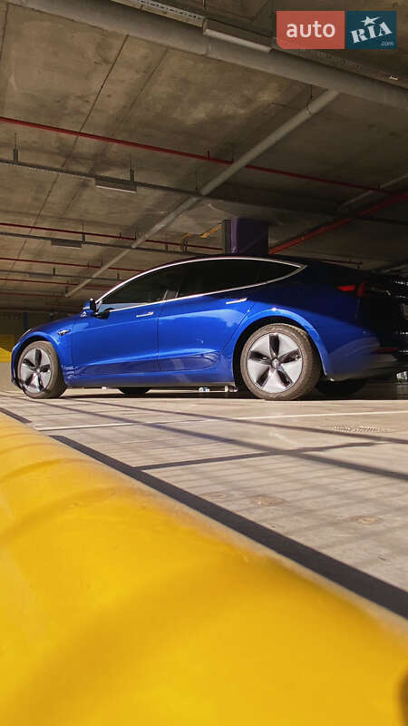Седан Tesla Model 3 2018 в Киеве