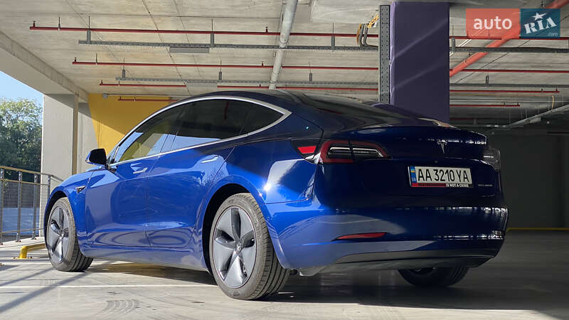 Седан Tesla Model 3 2018 в Киеве
