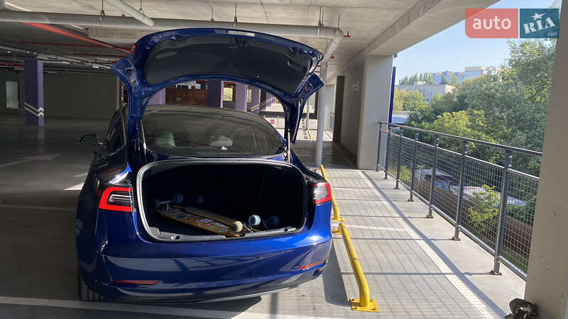 Седан Tesla Model 3 2018 в Киеве