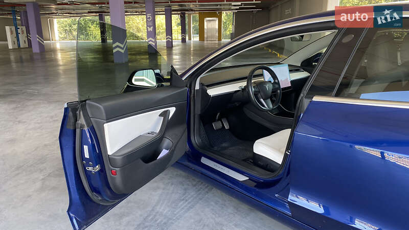 Седан Tesla Model 3 2018 в Киеве