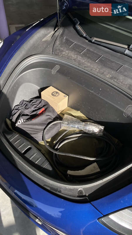 Седан Tesla Model 3 2018 в Киеве