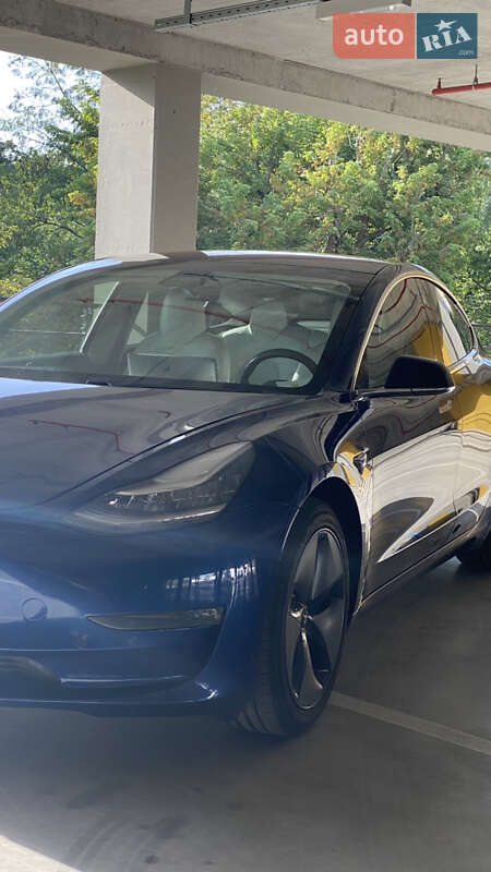 Седан Tesla Model 3 2018 в Киеве