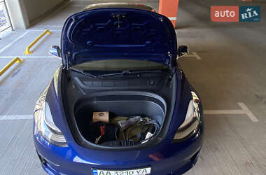 Седан Tesla Model 3 2018 в Киеве