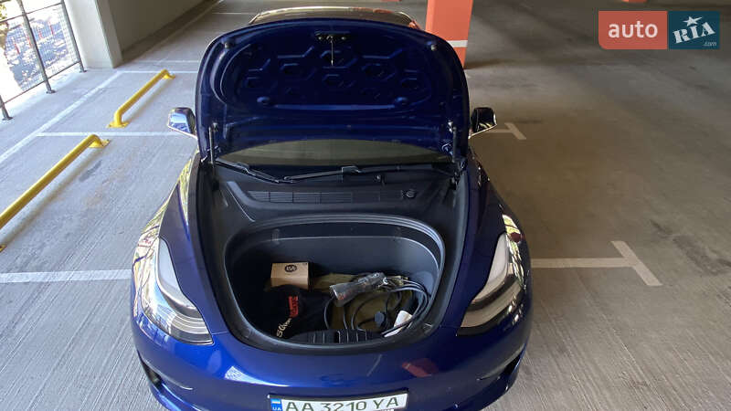 Седан Tesla Model 3 2018 в Киеве
