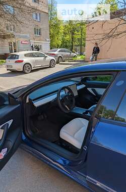 Седан Tesla Model 3 2021 в 