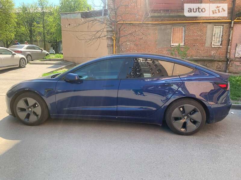 Седан Tesla Model 3 2021 в 