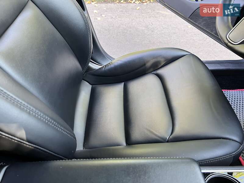 Седан Tesla Model 3 2019 в Киеве