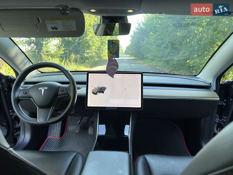 Седан Tesla Model 3 2019 в Киеве