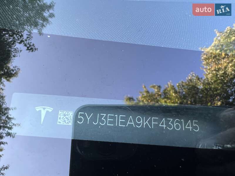 Седан Tesla Model 3 2019 в Киеве
