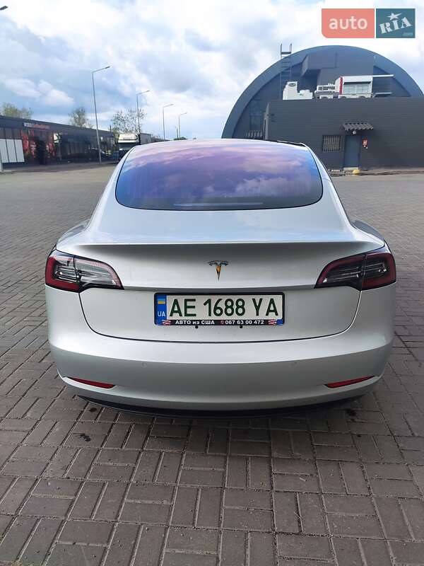 Седан Tesla Model 3 2017 в Ивано-Франковске