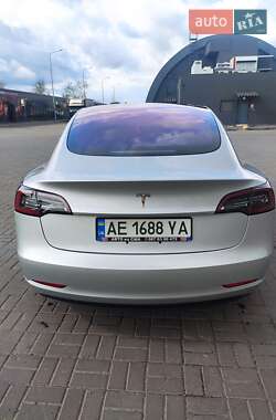 Седан Tesla Model 3 2017 в 