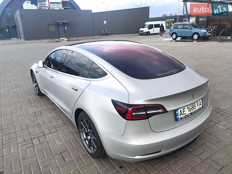 Седан Tesla Model 3 2017 в Ивано-Франковске
