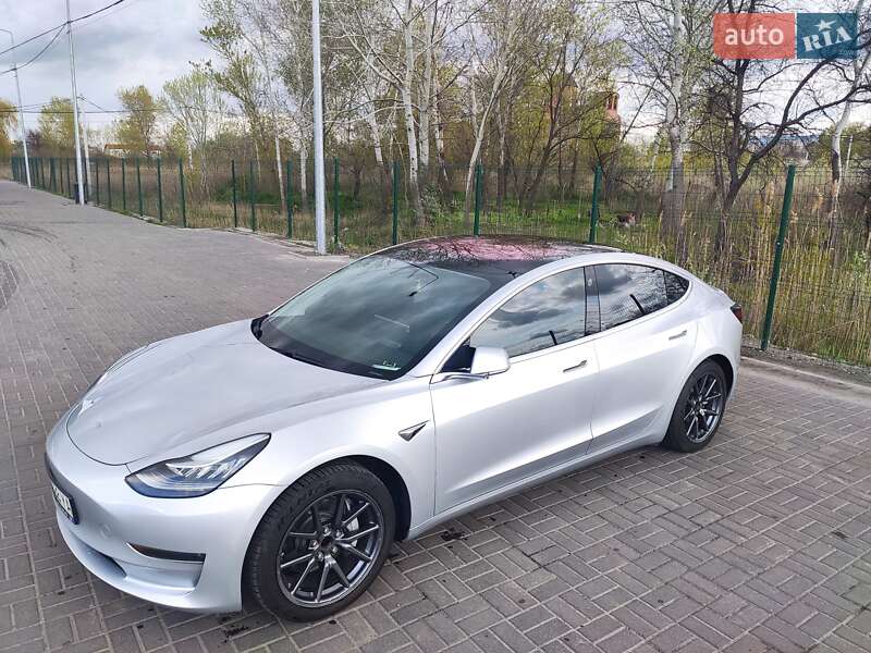 Седан Tesla Model 3 2017 в Ивано-Франковске