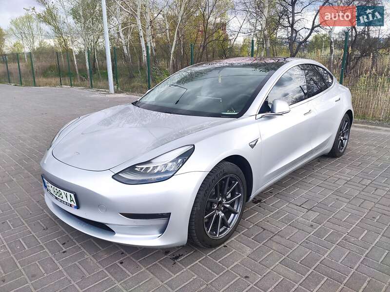 Седан Tesla Model 3 2017 в Ивано-Франковске