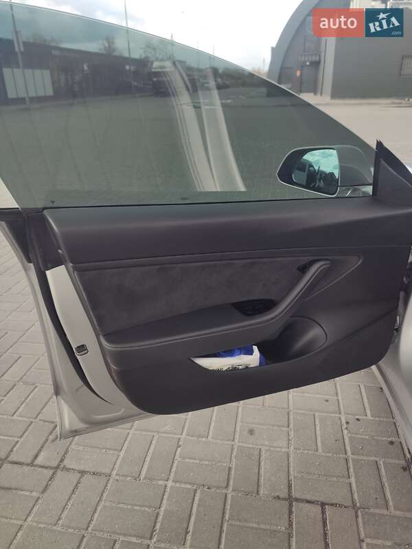 Седан Tesla Model 3 2017 в Ивано-Франковске