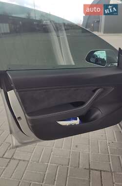 Седан Tesla Model 3 2017 в 