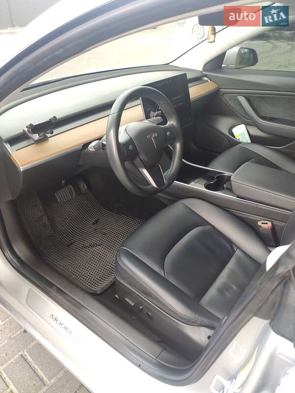Седан Tesla Model 3 2017 в Ивано-Франковске